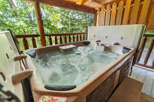 3823 Dollys Drive, Sevierville, TN 37876