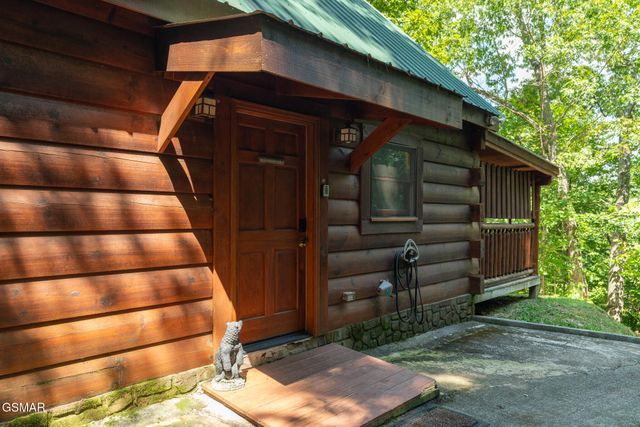 3823 Dollys Drive, Sevierville, TN 37876