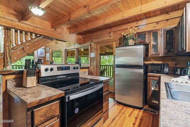 3823 Dollys Drive, Sevierville, TN 37876