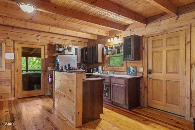 3823 Dollys Drive, Sevierville, TN 37876