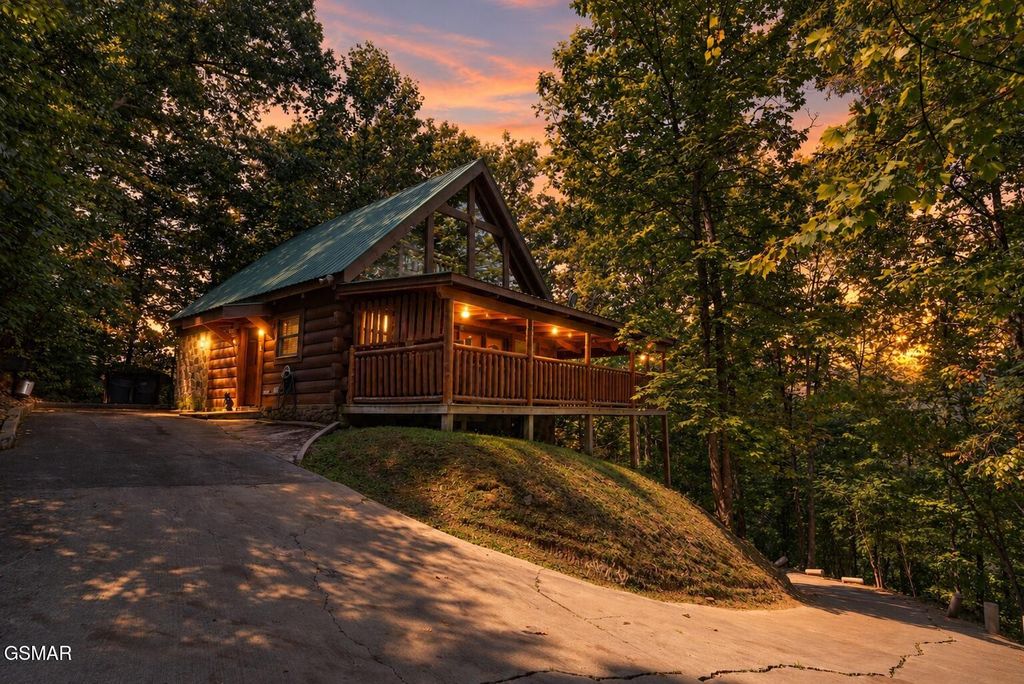 3823 Dollys Drive, Sevierville, TN 37876