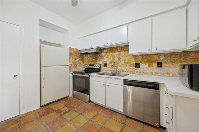 2100 Tanglewilde Street 184, Houston, TX 77063