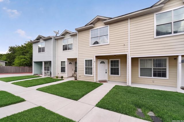 10 Bratton Dr, San Antonio, TX 78245