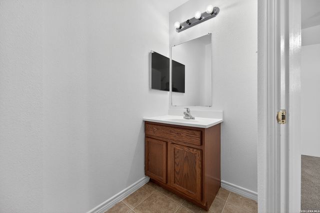 10 Bratton Dr, San Antonio, TX 78245