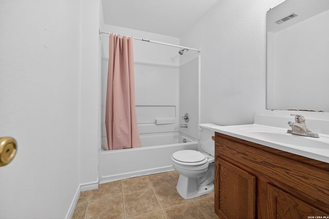 10 Bratton Dr, San Antonio, TX 78245