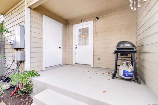 10 Bratton Dr, San Antonio, TX 78245