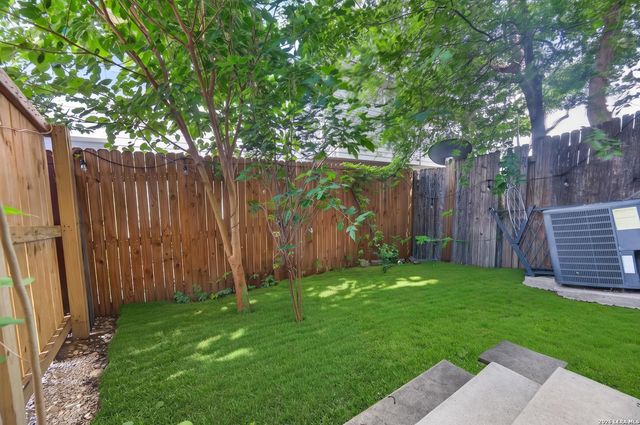 10 Bratton Dr, San Antonio, TX 78245