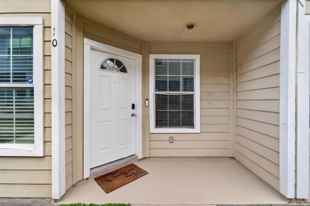 10 Bratton Dr, San Antonio, TX 78245