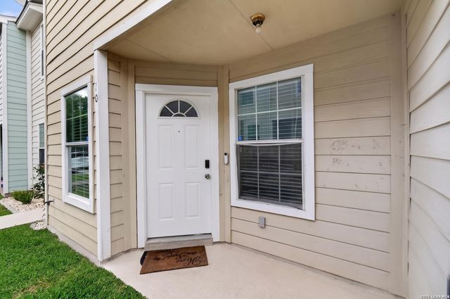 10 Bratton Dr, San Antonio, TX 78245