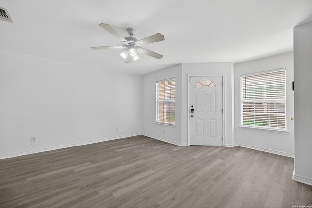10 Bratton Dr, San Antonio, TX 78245