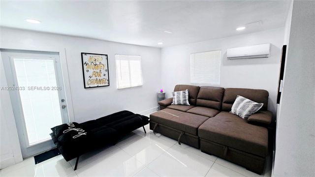 139 NW 14th Way, Dania Beach, FL 33004