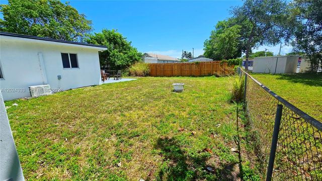 139 NW 14th Way, Dania Beach, FL 33004