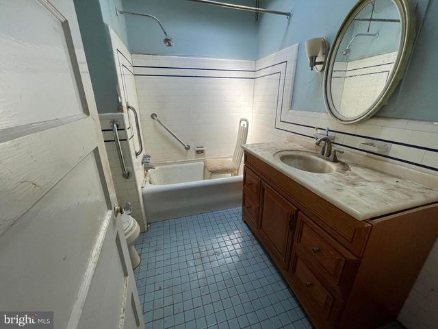 5718 W OXFORD ST, Philadelphia, PA 19131