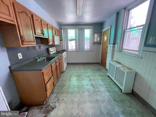5718 W OXFORD ST, Philadelphia, PA 19131