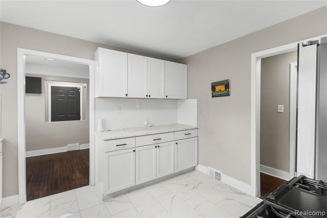 6781 Iowa Street, Hamtramck, MI 48212