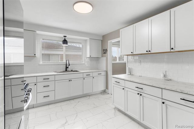 6781 Iowa Street, Hamtramck, MI 48212