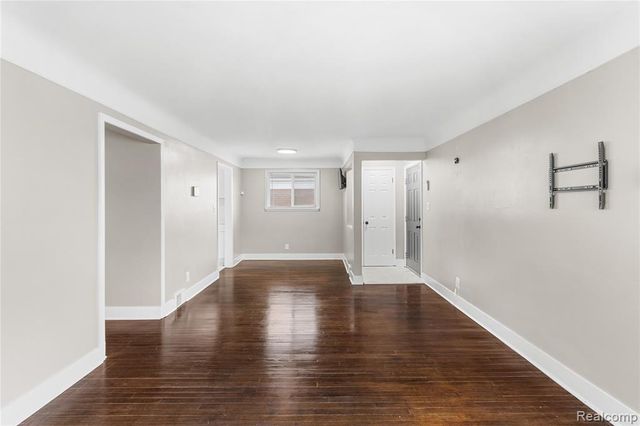 6781 Iowa Street, Hamtramck, MI 48212