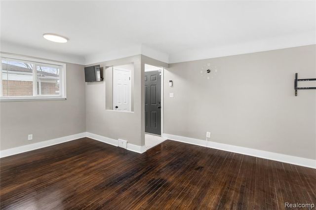 6781 Iowa Street, Hamtramck, MI 48212