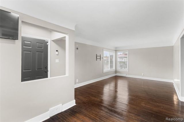 6781 Iowa Street, Hamtramck, MI 48212