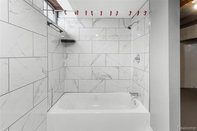 6781 Iowa Street, Hamtramck, MI 48212