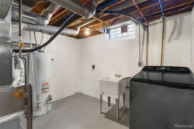 6781 Iowa Street, Hamtramck, MI 48212