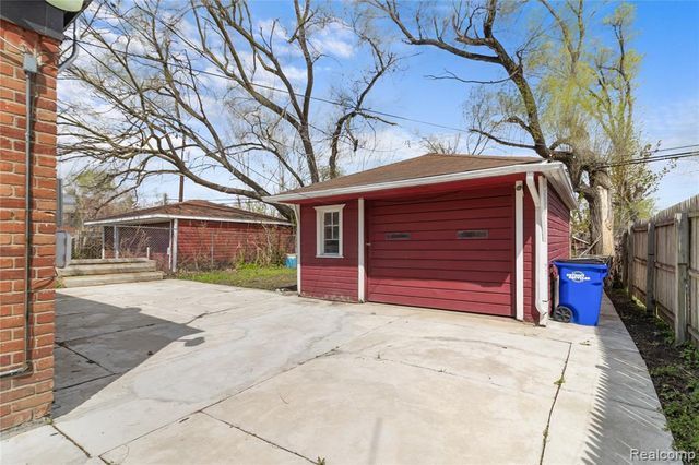 6781 Iowa Street, Hamtramck, MI 48212