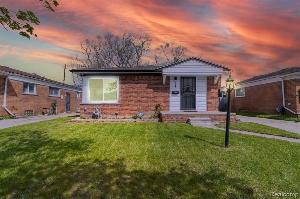 6781 Iowa Street, Hamtramck, MI 48212