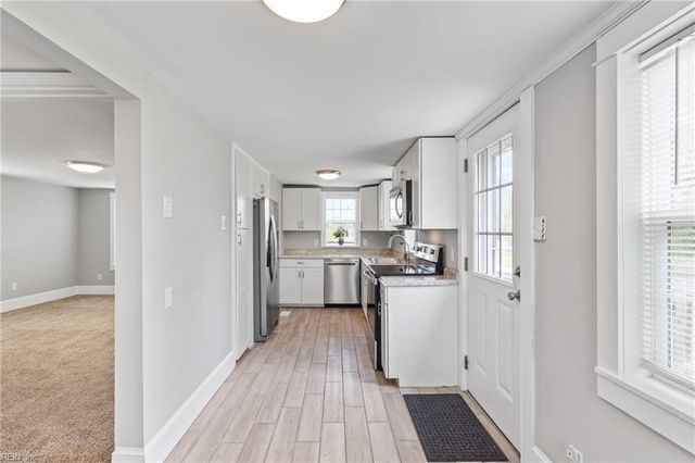 2297 Perrin Creek RD, Hayes, VA 23072