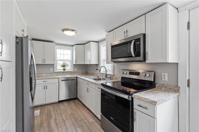 2297 Perrin Creek RD, Hayes, VA 23072