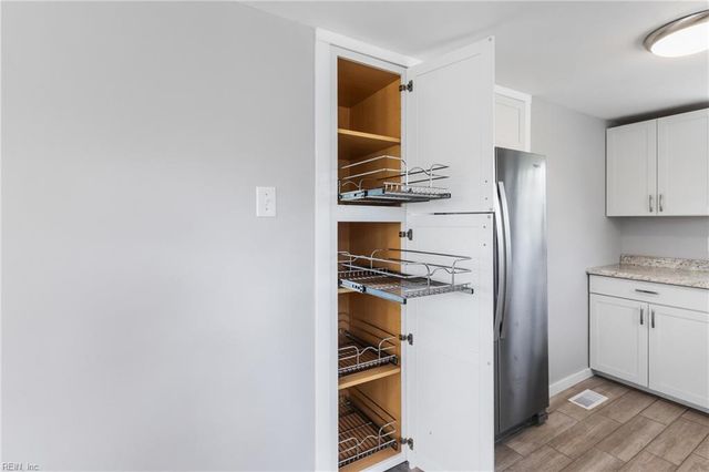 2297 Perrin Creek RD, Hayes, VA 23072