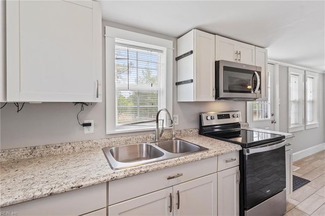 2297 Perrin Creek RD, Hayes, VA 23072