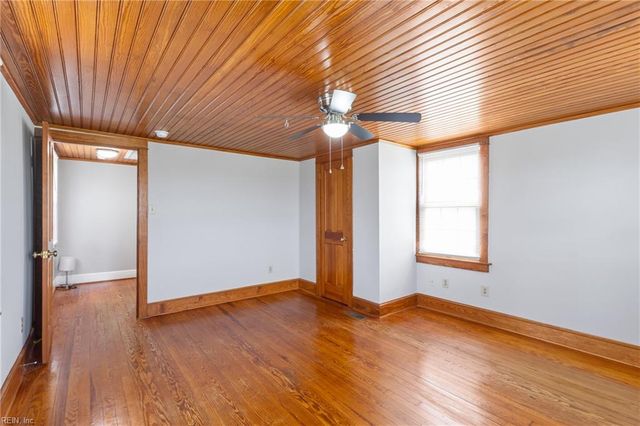 2297 Perrin Creek RD, Hayes, VA 23072