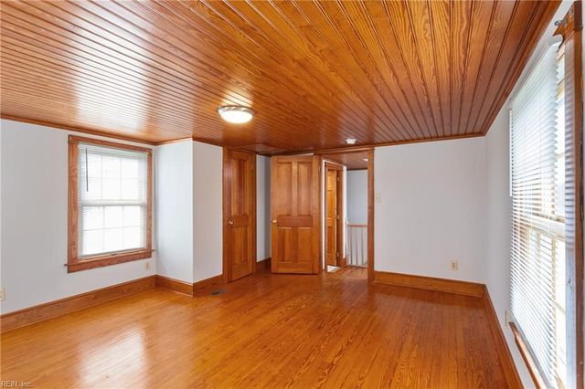 2297 Perrin Creek RD, Hayes, VA 23072