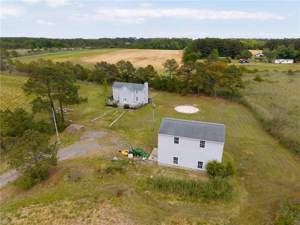 2297 Perrin Creek RD, Hayes, VA 23072
