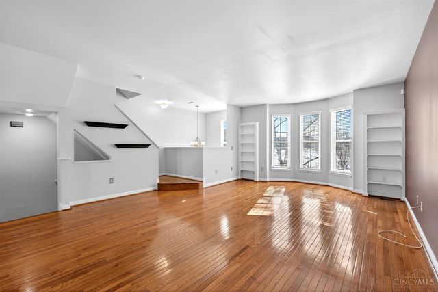 734 W Court, Cincinnati, OH 45203