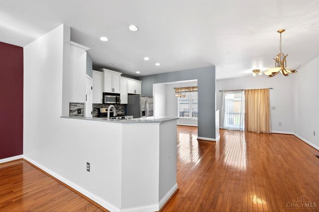 734 W Court, Cincinnati, OH 45203