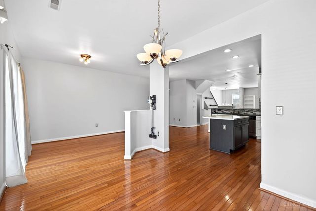 734 W Court, Cincinnati, OH 45203