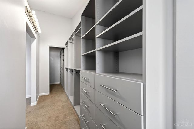 734 W Court, Cincinnati, OH 45203