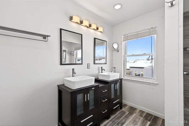 734 W Court, Cincinnati, OH 45203