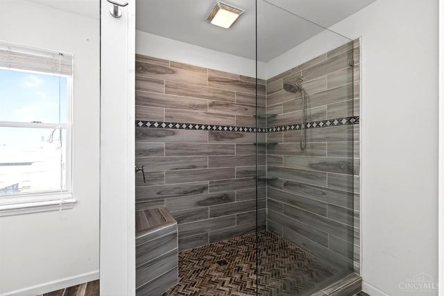 734 W Court, Cincinnati, OH 45203