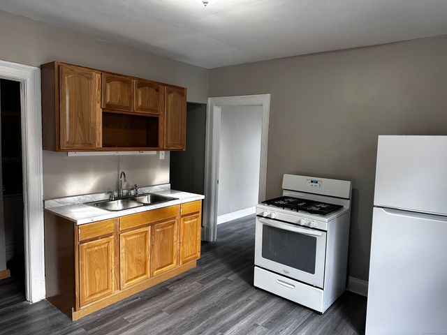 19 Colonial Street 3rd Floor, Hartford, CT 06106