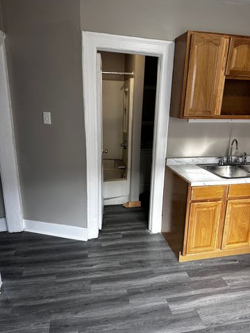 19 Colonial Street 3rd Floor, Hartford, CT 06106