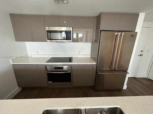 13800 Highland Dr 402, North Miami Beach, FL 33181