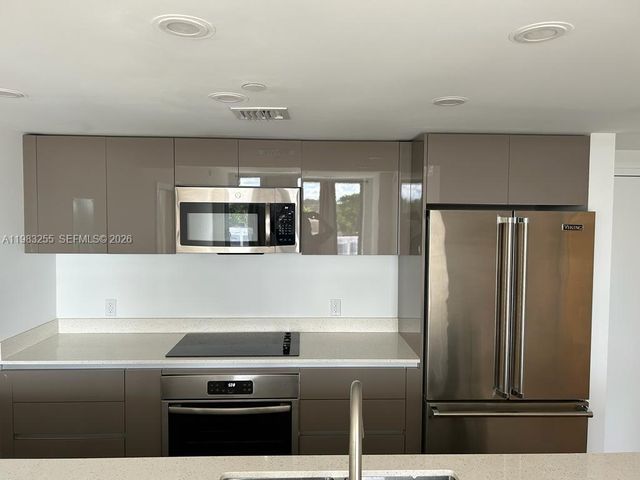 13800 Highland Dr 402, North Miami Beach, FL 33181