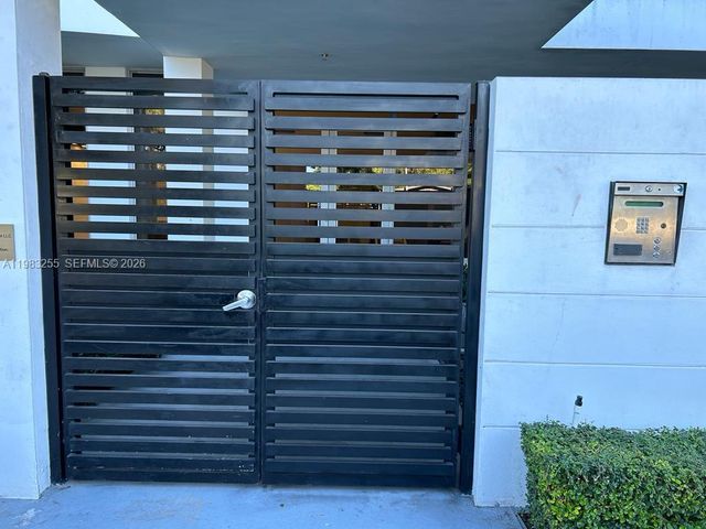 13800 Highland Dr 402, North Miami Beach, FL 33181