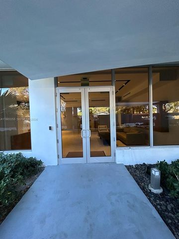 13800 Highland Dr 402, North Miami Beach, FL 33181