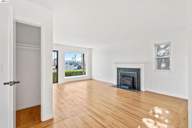 1573 Castro Street, San Leandro, CA 94577