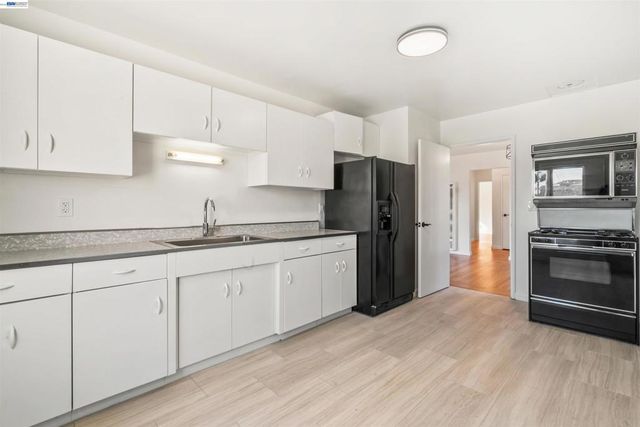 1573 Castro Street, San Leandro, CA 94577