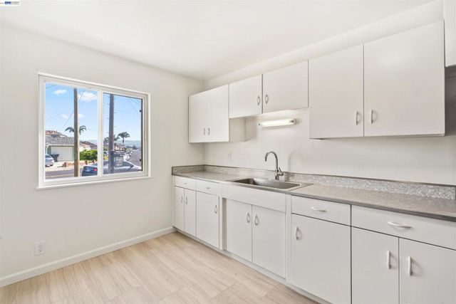 1573 Castro Street, San Leandro, CA 94577