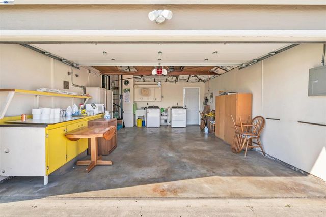 1573 Castro Street, San Leandro, CA 94577